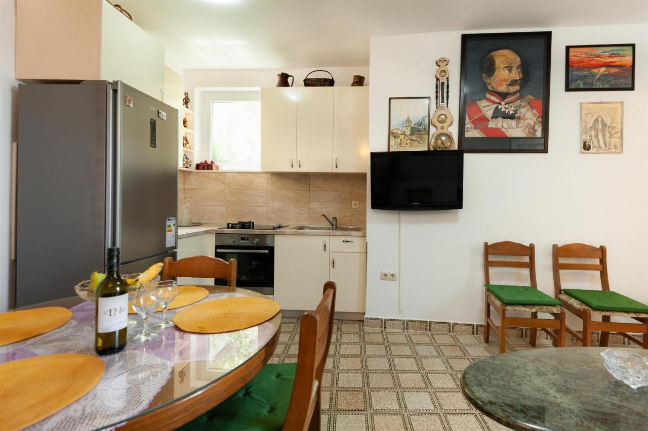 Apartments Antonija Omis Exterior photo
