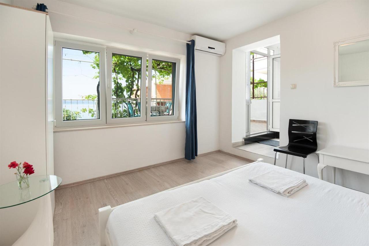 Apartments Antonija Omis Exterior photo