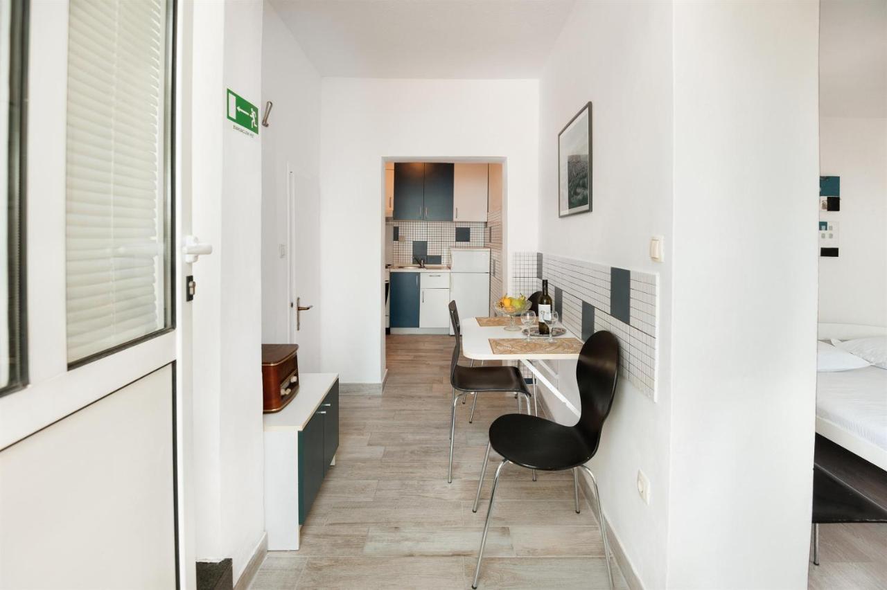 Apartments Antonija Omis Exterior photo